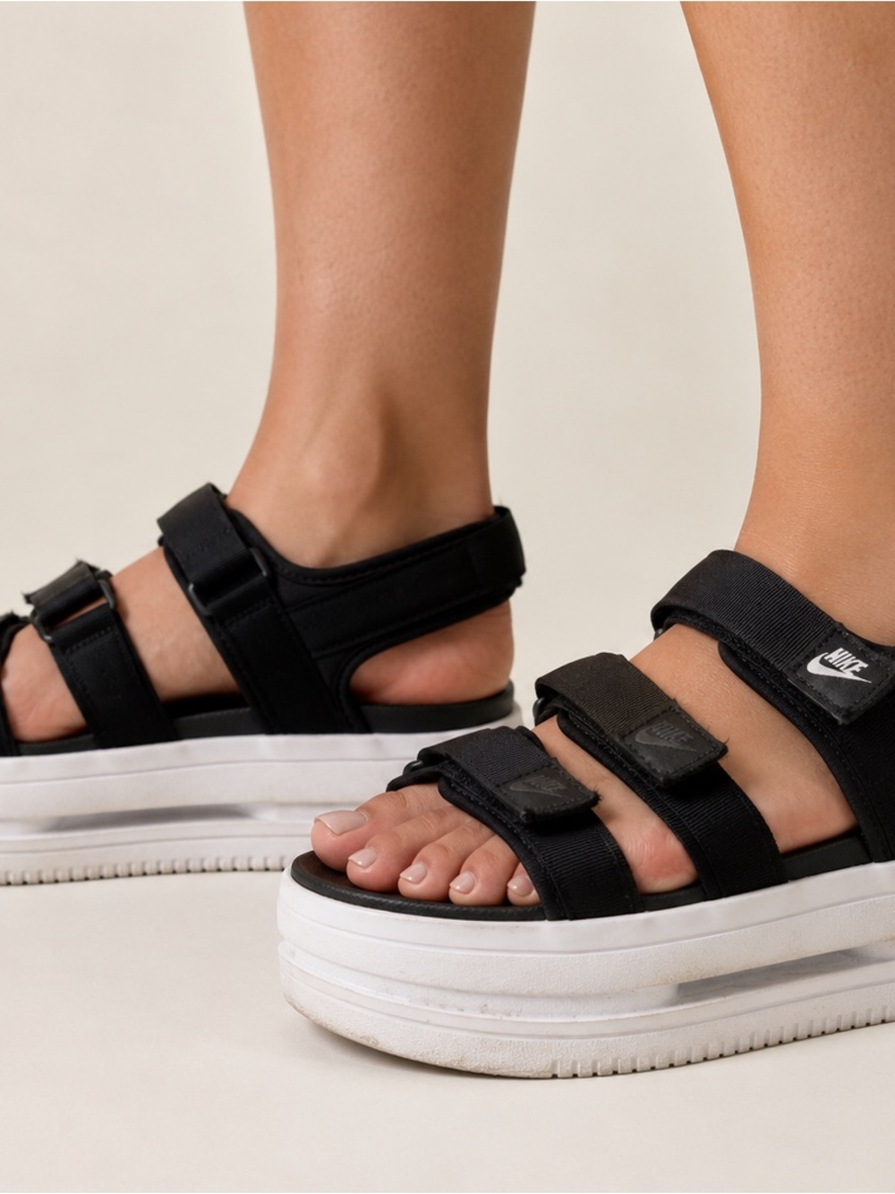Nike Women’s Black & White Platform Sandals Size 9